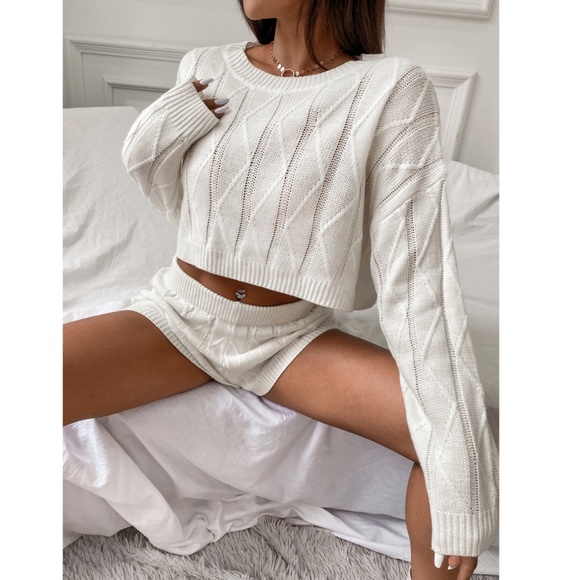 2 Piece Set: Knit Oversize Crop Sweater & Shorts - Picture 5 of 9